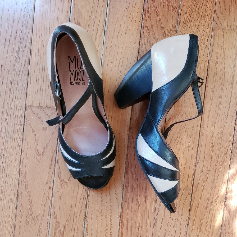 NWOT Vintage Miz Mooz Weatherly Heel Black and Cream